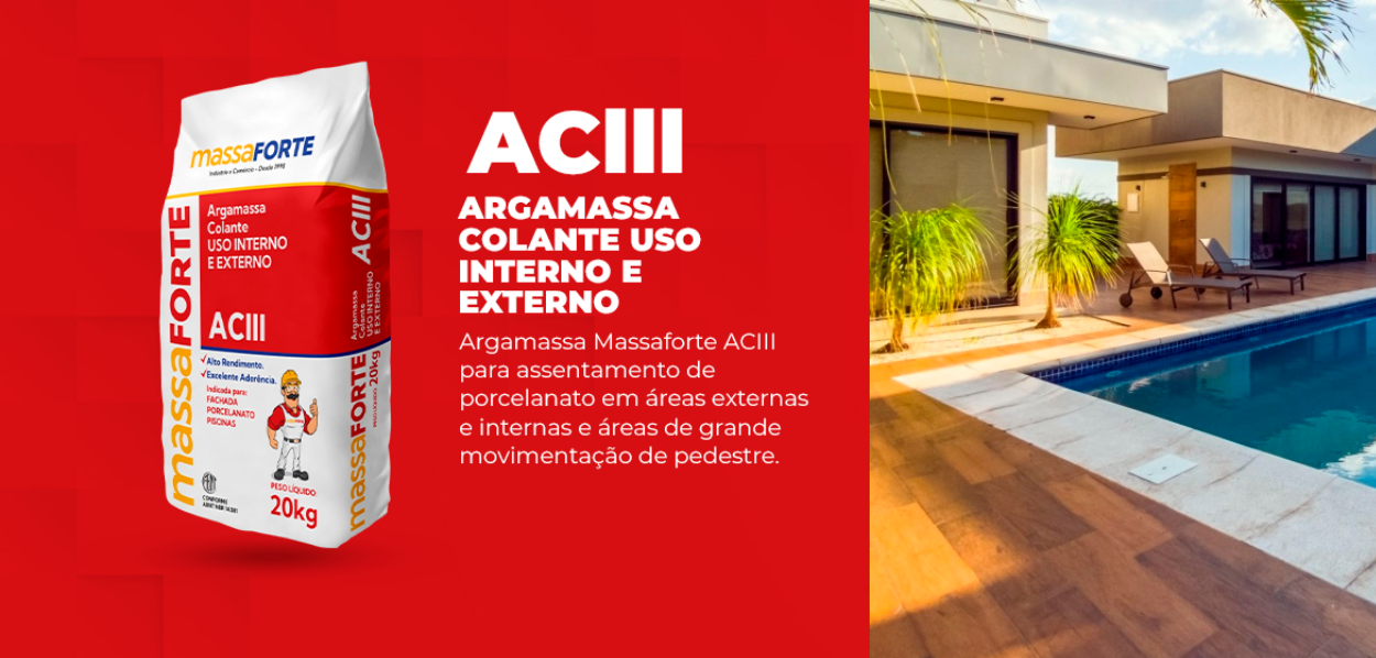 Argamassa ACIII Massaforte para porcelanato em áreas internas e externas, ao lado de uma piscina